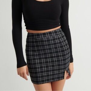 😍2/$20 Garage Sz L Black White Plaid Mini Skirt